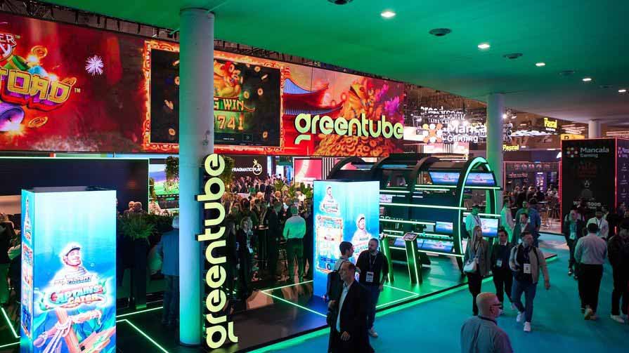 компания на выставке